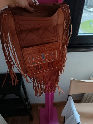Bolso hippie de cuero con flecos