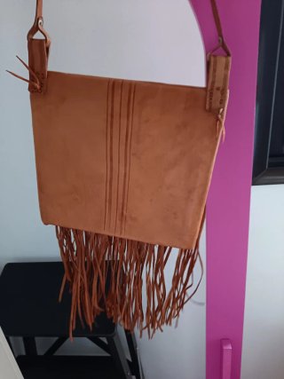 Bolso hippie de cuero con flecos