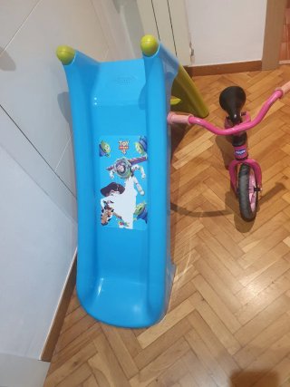 Tobogán y bici infantil Smoby