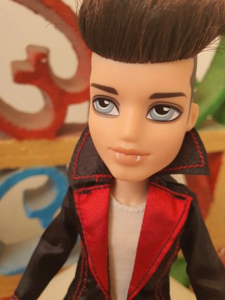 Bratz Boyz Masquerade Penn Vampiro.