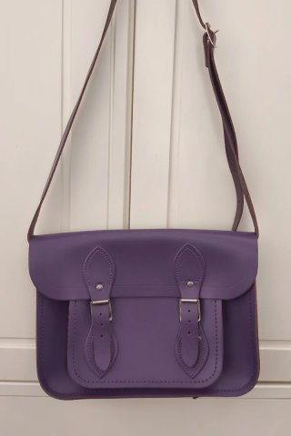 Bolso bandolera de piel morada