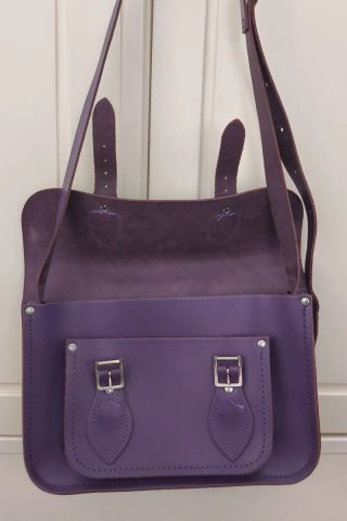 Bolso bandolera de piel morada