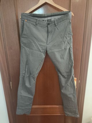 Lote de ropa de hombre. 10 prendas
