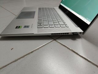 HP ENVY 15-ep0001ns Plata