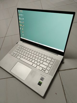 HP ENVY 15-ep0001ns Plata