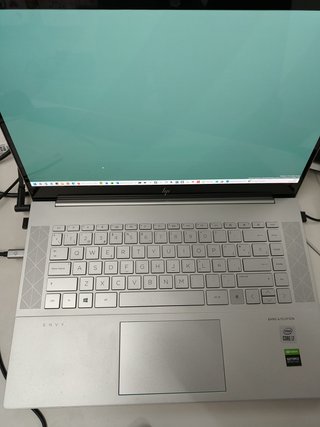 HP ENVY 15-ep0001ns Plata