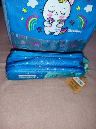 Mochila  y estuche escolar infantil.