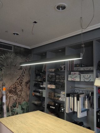 Lámpara de techo técnica gris y blanca
