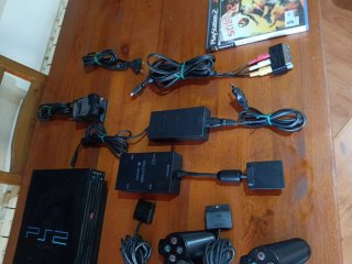 PS2 Fat + 4 mandos + juego+conector camara