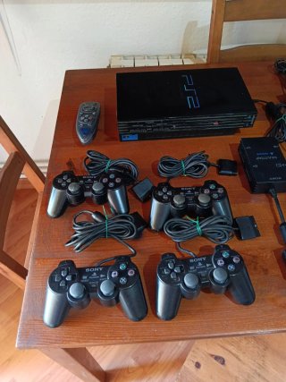 PS2 Fat + 4 mandos + juego+conector camara