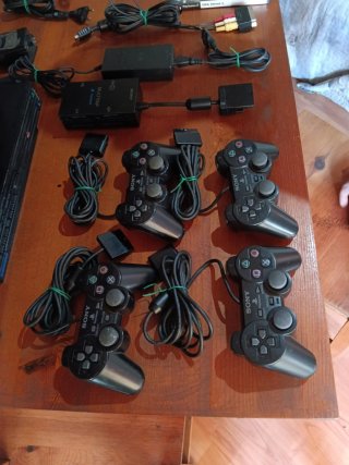 PS2 Fat + 4 mandos + juego+conector camara
