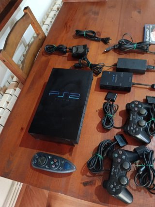PS2 Fat + 4 mandos + juego+conector camara