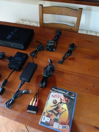 PS2 Fat + 4 mandos + juego+conector camara