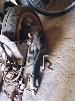 Motor Suzuki Katana refrigerado por agua