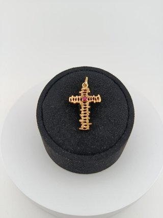 Colgante Cruz Oro con Rubí