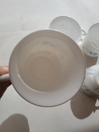 4 Tazas de Porcelana Blancas con Flores Azules