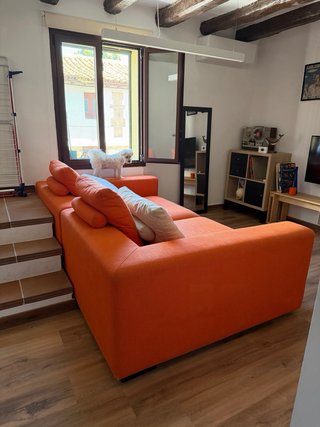 Sofá modular naranja de tela