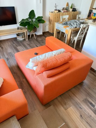 Sofá modular naranja de tela