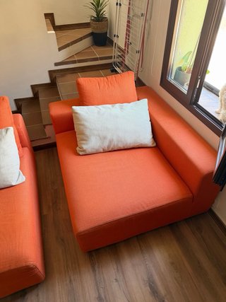 Sofá modular naranja de tela