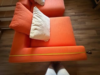 Sofá modular naranja de tela