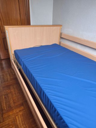 Cama articulada de madera
