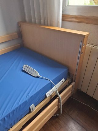 Cama articulada de madera
