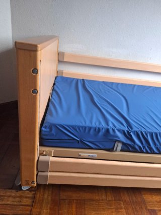 Cama articulada de madera