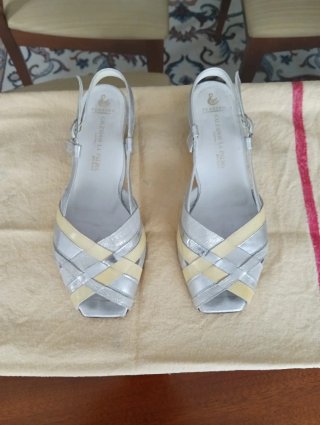 Sandalias de vestir. Marca Platino.