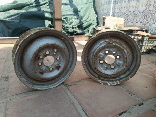 2 Llantas de Acero Antiguas