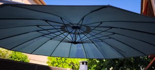 Parasol grande jardín con contrapesos