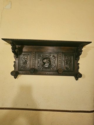 Perchero de madera tallada a mano