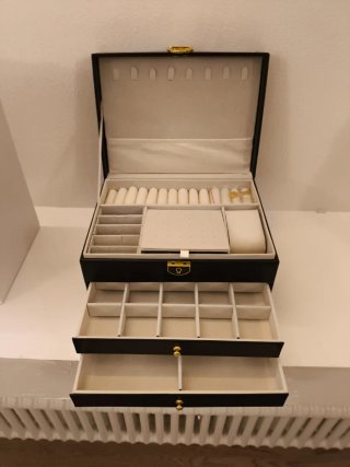 Portagioie grande nero con cassetti