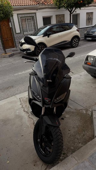 Aprilia SR GT 125 Scooter Negra