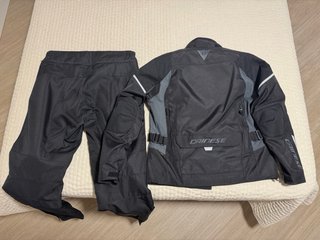 Conjunto Dainese Chaqueta y Pantalón