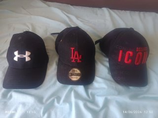 Lote 3 Gorras: Under Armour, New Era, Dsquared2