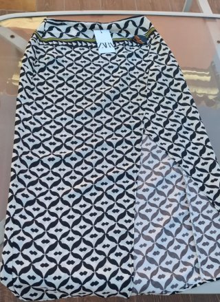 Falda midi Zara geométricos