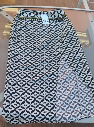 Falda midi Zara geométricos
