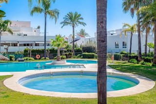 Ático en venta en Nueva Andalucía centro en Marbella
