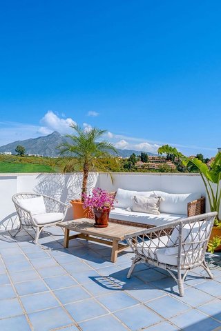 Ático en venta en Nueva Andalucía centro en Marbella