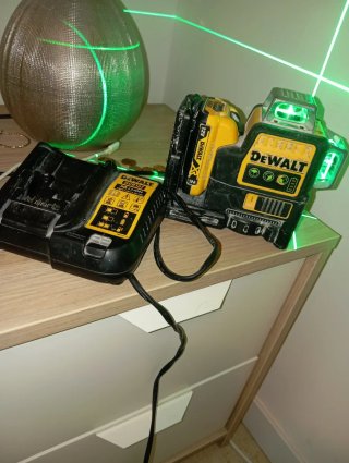 Nivel Láser Dewalt 12V con Cargador
