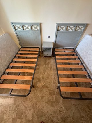 Habitación completa con dos camas de 90