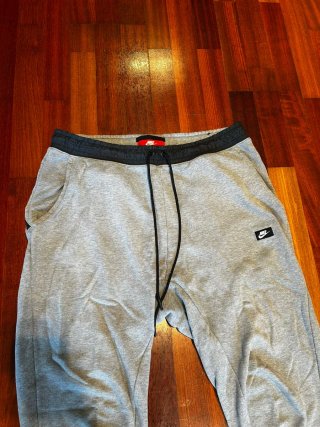 Pantalón Nike Gris