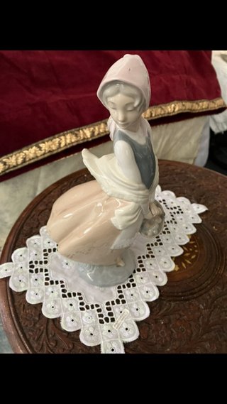 OPOR. LLADRÓ PRECIOSA !!10€ Figura Niña con flores