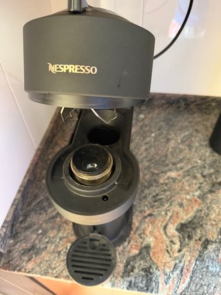 Cafetera Nespresso Vertuo Pop Negra