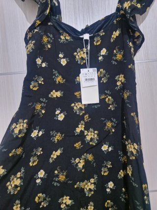 Vestido corto floral negro y amarillo