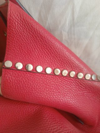 Bolso de piel rojo