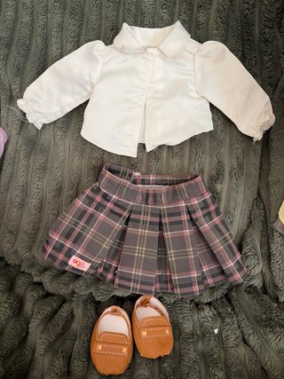 Lote muñecas ( Inglesa, Rapuncel, armario)