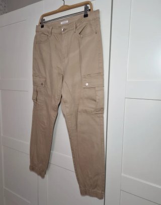Pantalón beige talla L, renatta&go