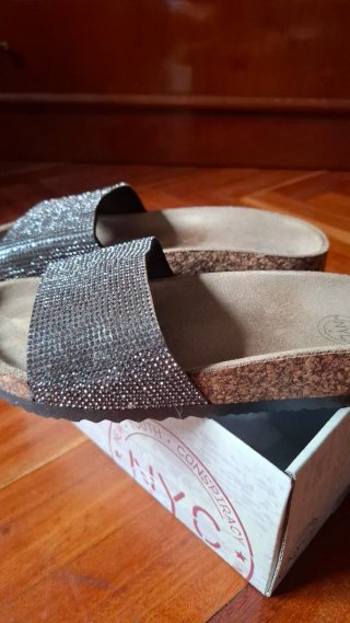 Sandalias planas con brillantes plateadas