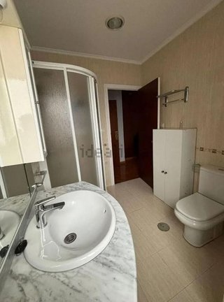 Piso en venta en As Lagoas en Ourense